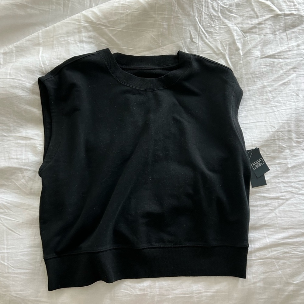 NWT Abercrombie black sleeveless T-shirt